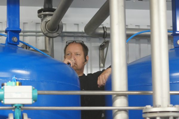 Trykfilteranlæg til at fjerne metan og svovlbrinte fra vandet